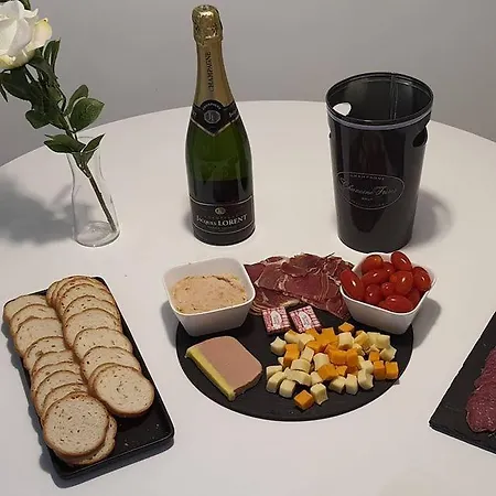 Daire White - Les Delices