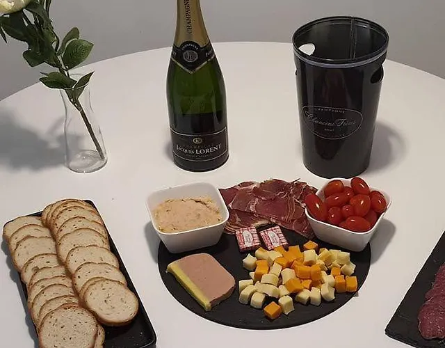 Daire White - Les Delices